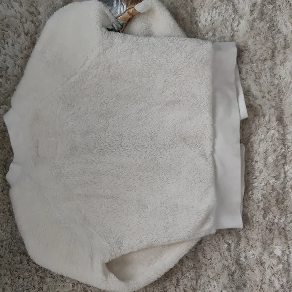 VGUC Girls faux fur jacket - Picture 4 of 5